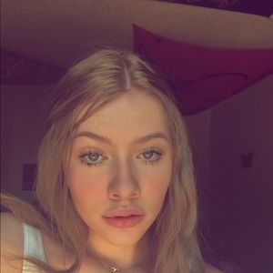 Meet your Posher, Mia